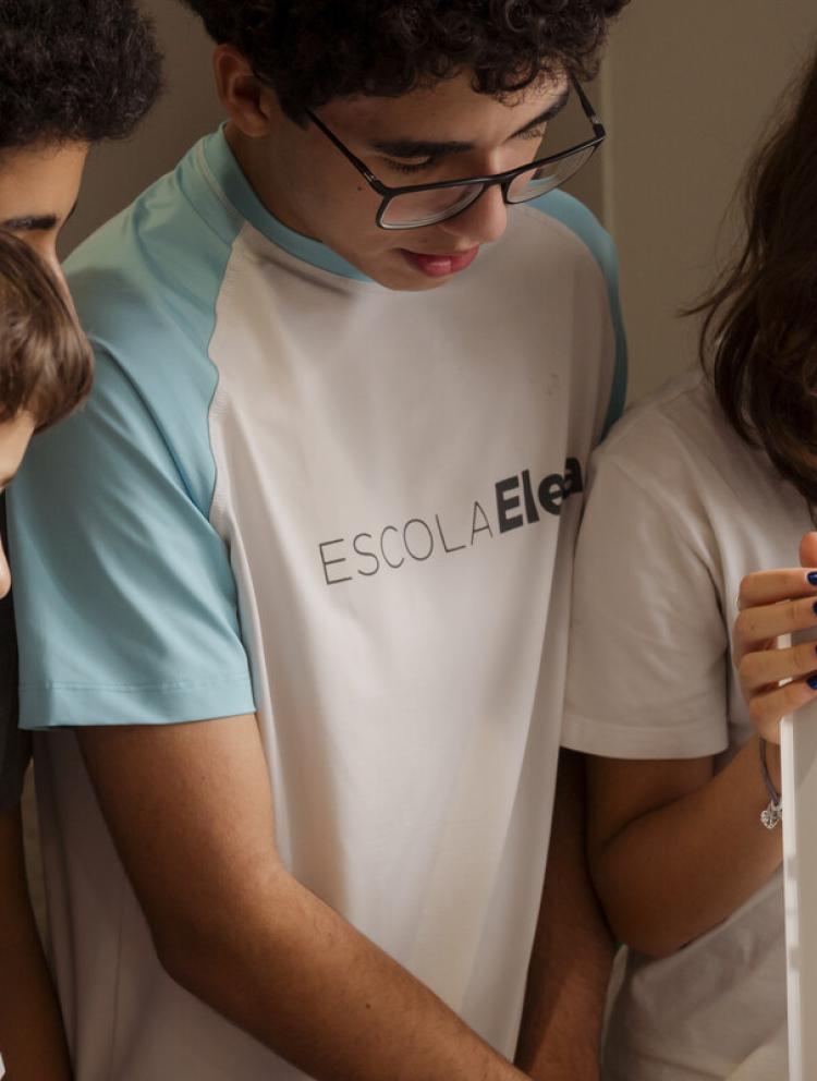 Middle School students at Escola Eleva Brasília in Asa Sul