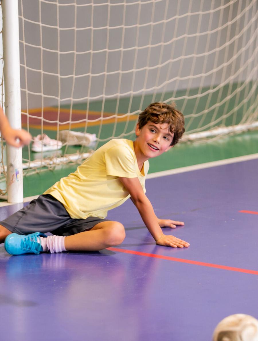 Elementary School students playing soccer at Escola Eleva Brasília in Asa Sul