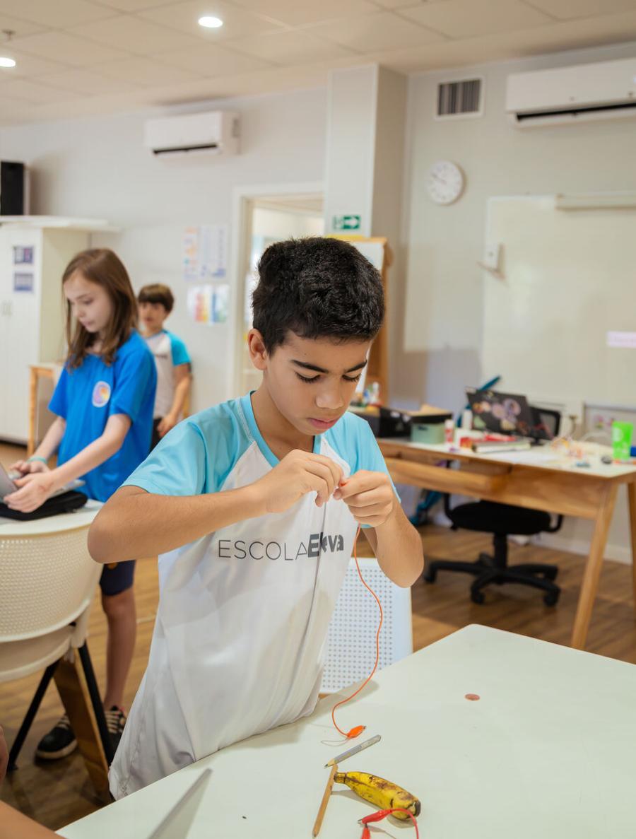 Elementary School STEAM activity at Escola Eleva Brasília in Asa Sul