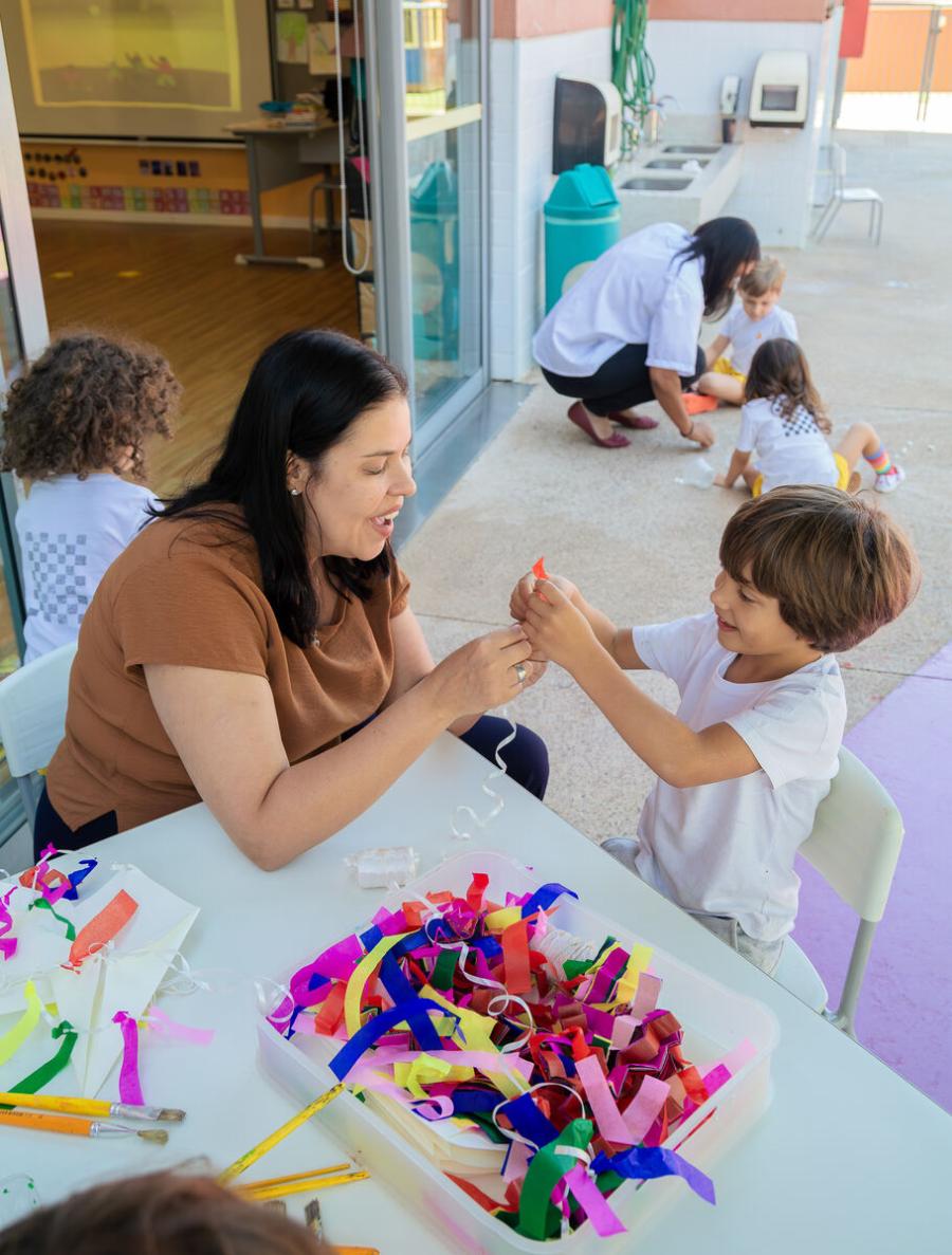 Arts class at Escola Eleva Brasília's Kindergarten in Asa Sul