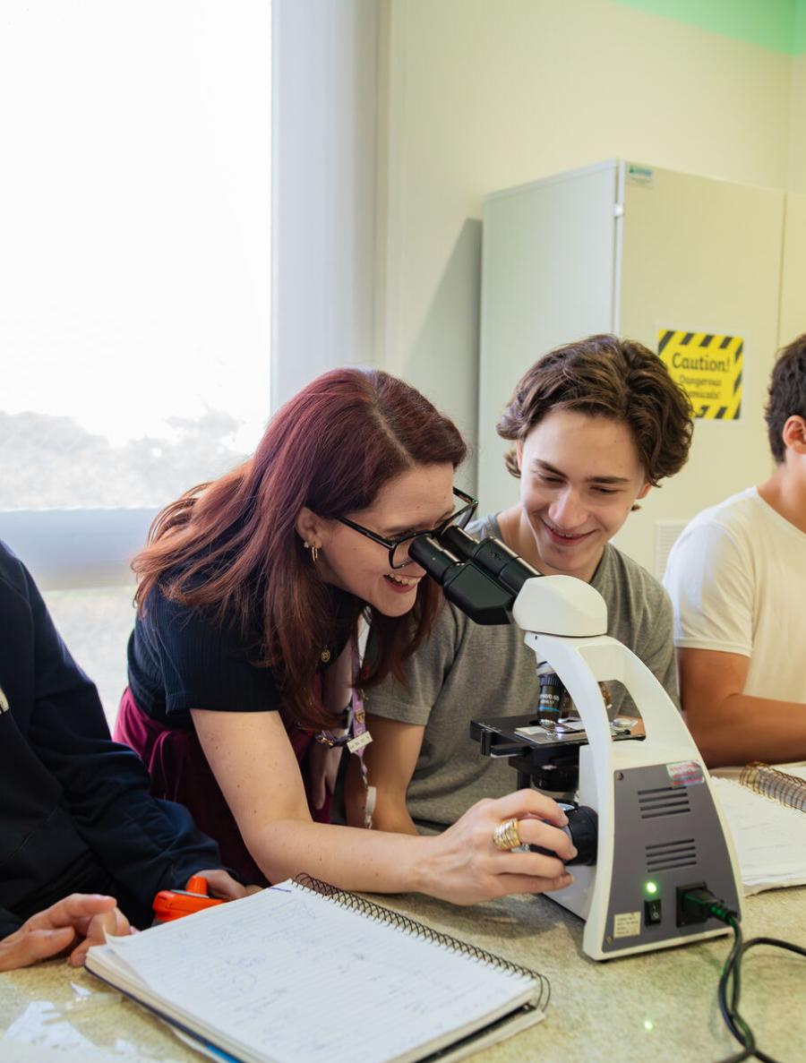 High School science class at Escola Eleva Brasília in Asa Sul