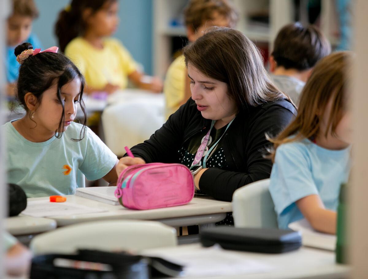 Middle School students at Escola Eleva Brasília in Asa Sul