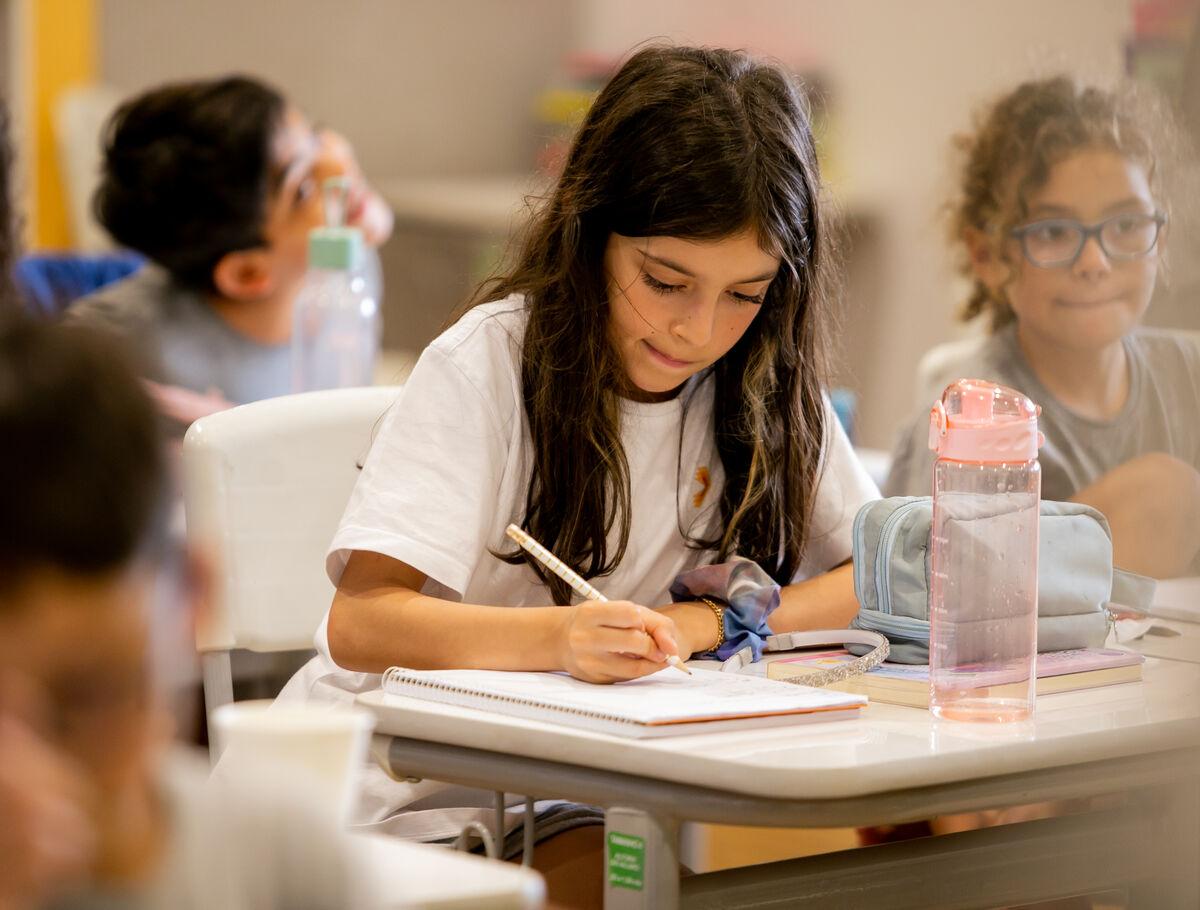 Middle School students at Escola Eleva Brasília in Asa Sul