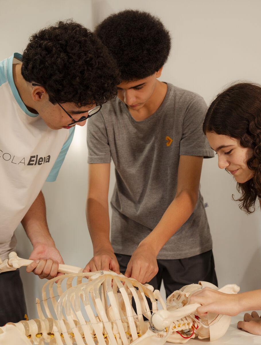High School STEM class at Escola Eleva Brasília in Asa Sul