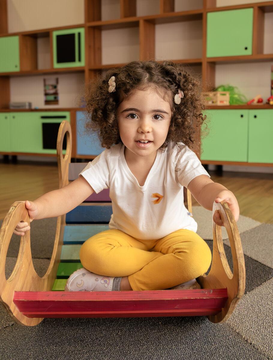 Toddler playing in an early years classroom at Escola Eleva Brasília's bilingual school in Asa Sul